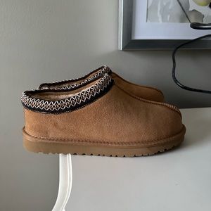 brand new fake Tasman Ugg slippers! Great quality never worn